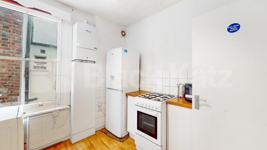High ceilings, good storage space, modern kitchen & mins from tube Willoughby Road, Turnpike Lane
